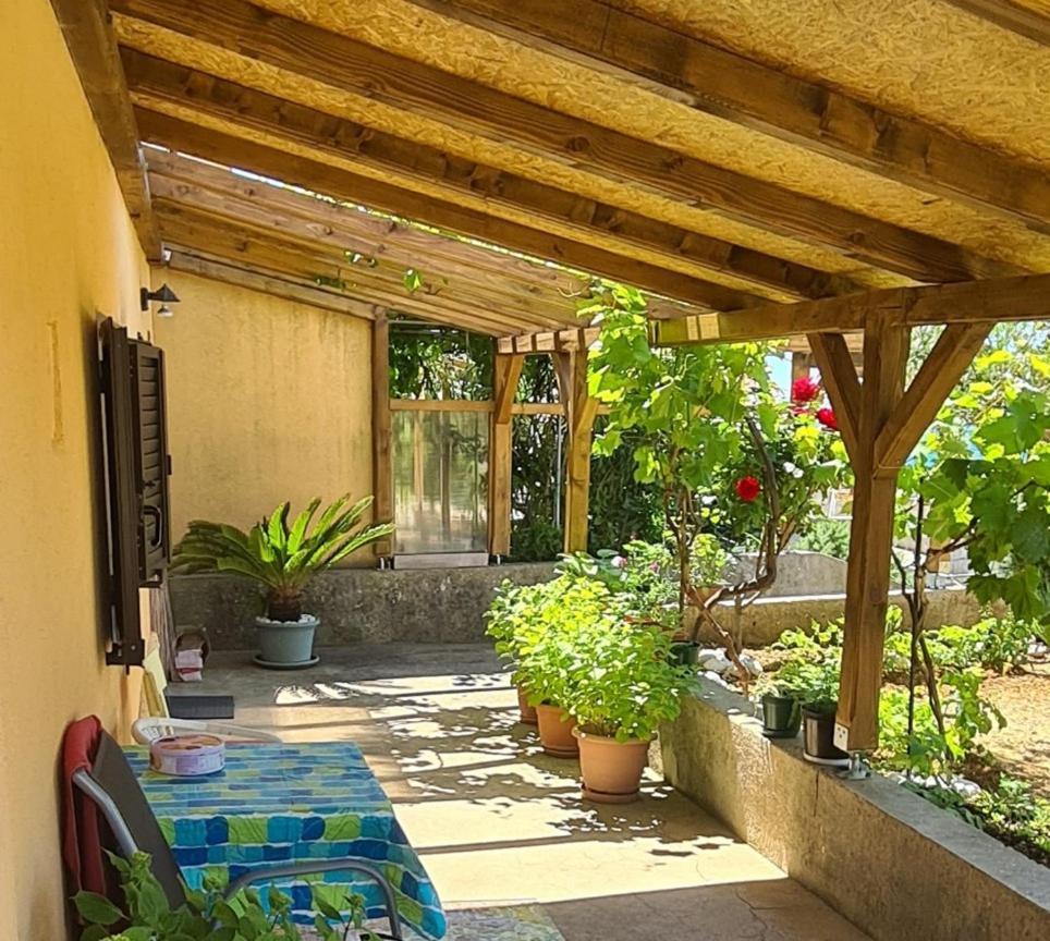 Studio Apartman Stara Baška Buitenkant foto
