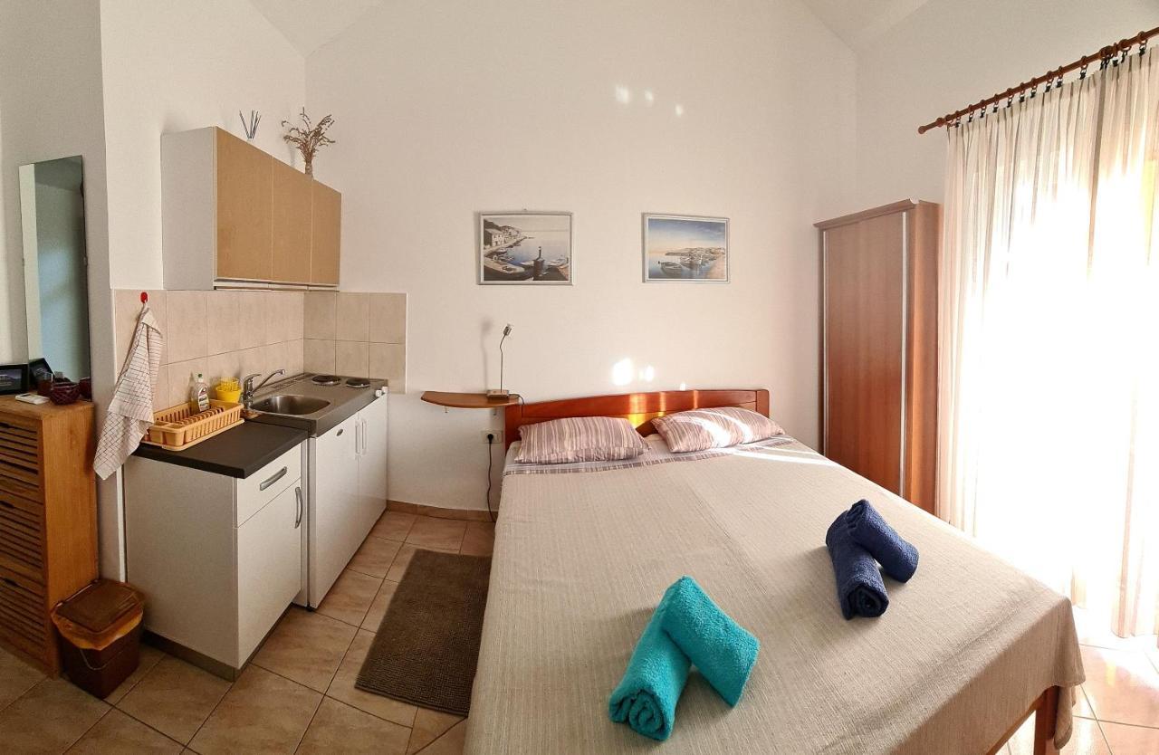 Studio Apartman Stara Baška Buitenkant foto