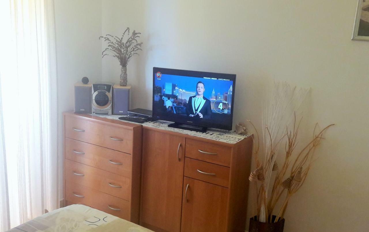 Studio Apartman Stara Baška Buitenkant foto