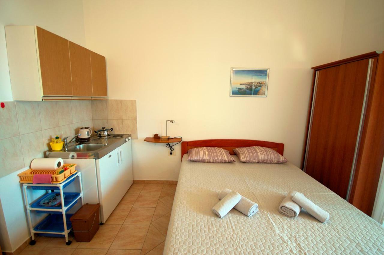 Studio Apartman Stara Baška Buitenkant foto