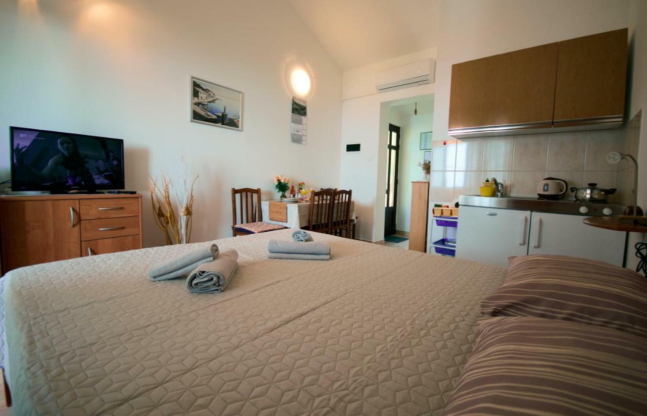 Studio Apartman Stara Baška Buitenkant foto
